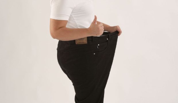 Generația Fast-Forward: capcana miracolelor pe repede-înainte, între acul de slăbit, bisturiul bariatric și miracolul schimbării de la interior