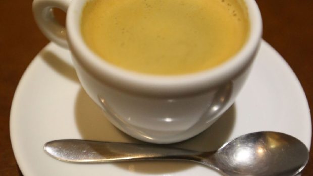 Câte lingurițe de cafea sunt necesare pentru o ceașcă perfectă