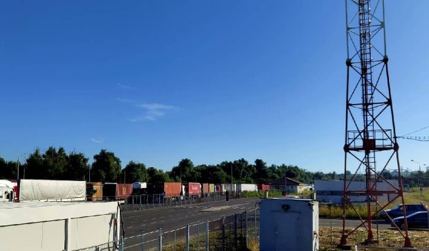 TIR-urile din Ucraina așteaptă 10 ore în cozi kilometrice la Punctul de Trecere a Frontierei Galați – Giurgiulești