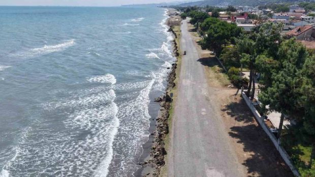 „Mai avem puțin și cădem în Marea Neagră!”. Eroziunea nu poate fi oprită, a ajuns la drum și amenință casele, la Samsun, în Turcia