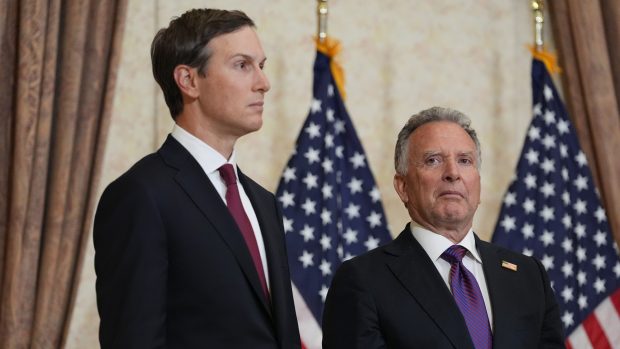 Emisarii lui Donald Trump, În Fata Obstacolelor Rusești, Pregătiți pentru Prima Vizită la Kiev