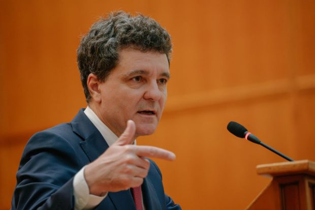 Nicușor Dan anunță că noul premier va fi desemnat „zilele următoare”: „E momentul să tranșăm problema”