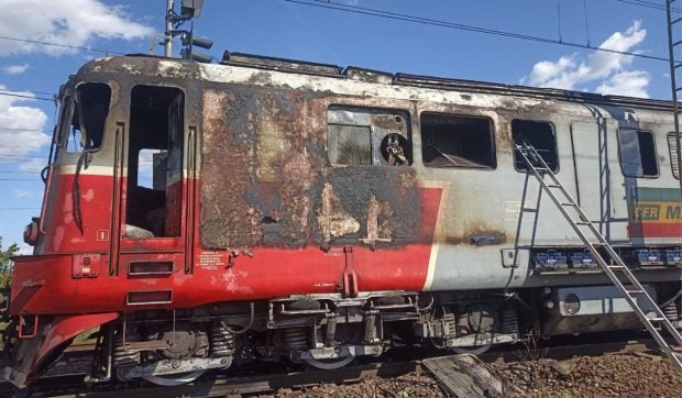 O locomotivă a luat foc în gara Buftea: cum e afectată circulația trenurilor