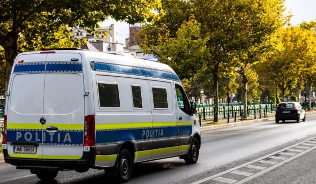 Un suedez, căutat internațional pentru tentativă de omor în Stockholm, a fost prins de DIICOT după percheziții în București și Otopeni