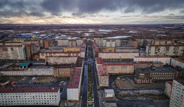 Norilsk, orașul arctic inaccesibil unde ziua dispare timp de 45 de zile și accesul străinilor este restricționat