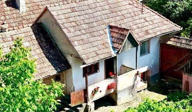 „Aici, timpul are un ritm diferit”. Cât costă o casă din Mureș păstrată ca la Muzeul Satului?