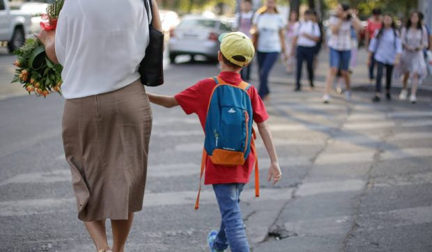 Aproape 3.000.000 de elevi și preșcolari încep azi, 7 septembrie, anul școlar 2026-2027. Schimbările majore cu care se confruntă