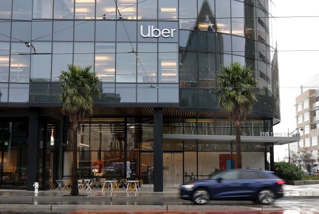 Șoferii de Uber din România și alte 5 țări europene au dat în judecată compania din cauza sistemului de tarif dinamic