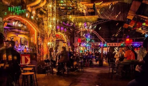 Un bar din Budapesta a fost desemnat cel mai bun din Europa în 2026: „Cocktailuri excelente, mulți tineri îmbrăcați elegant”