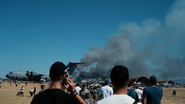 Un avion militar s-a prăbușit în timpul unui show aerian, în Grecia