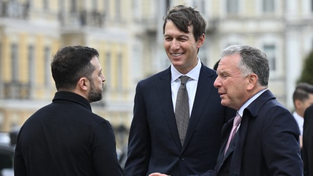 Emisarii lui Trump au sosit la Kiev pentru prima lor vizită oficială în Ucraina. Reacția lui Volodimir Zelenski