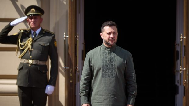 Volodimir Zelenski a cerut Rusiei să nu bombardeze Ucraina în timpul vizitei emisarilor lui Trump, care vor să vină cu avionul